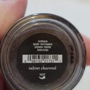 Bare Minerals eye color in Velvet Charcoal